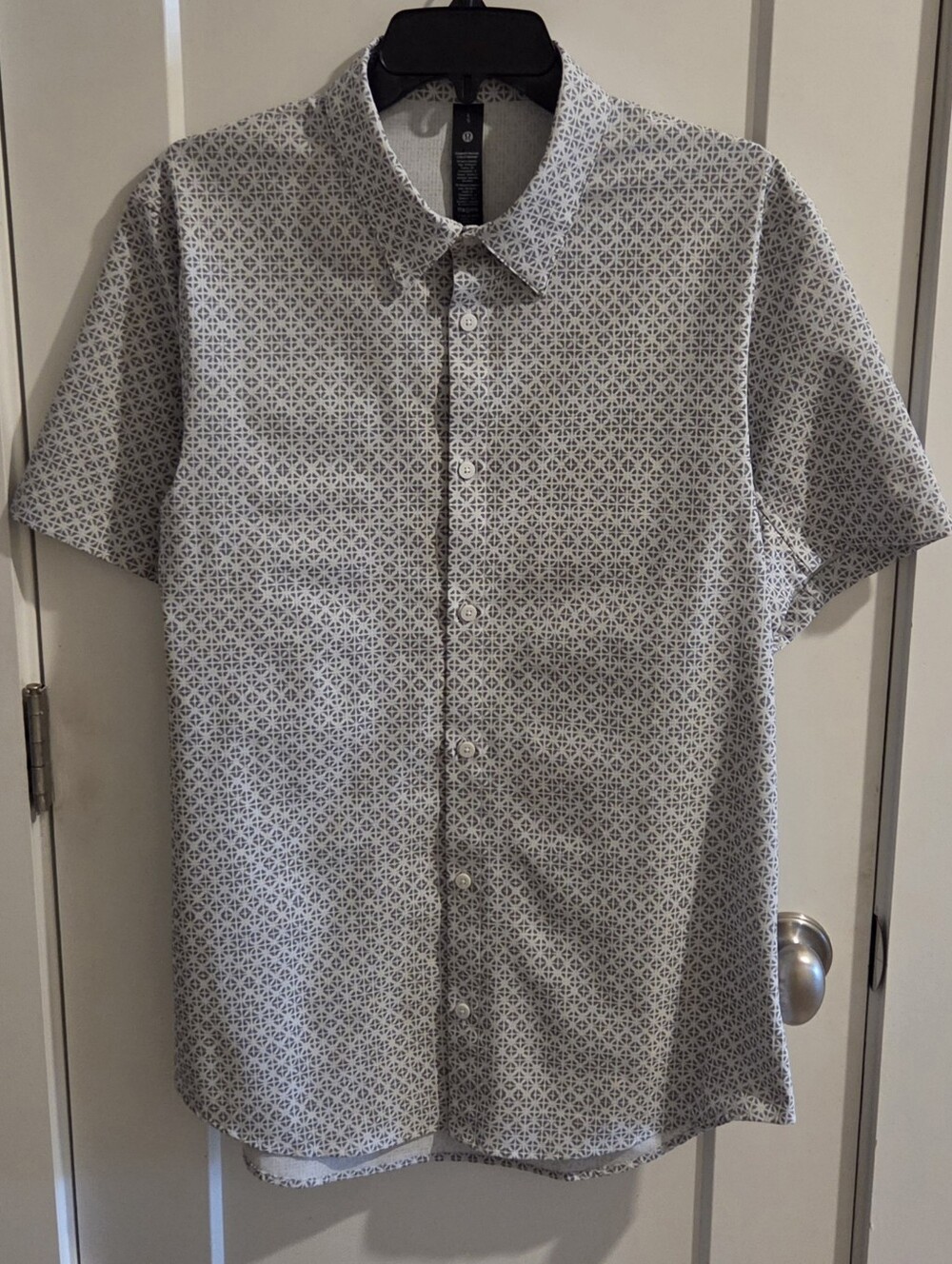Lululemon Airing Ease Short-Sleeve Button-Down Shirt - Geo-Print - Size Large